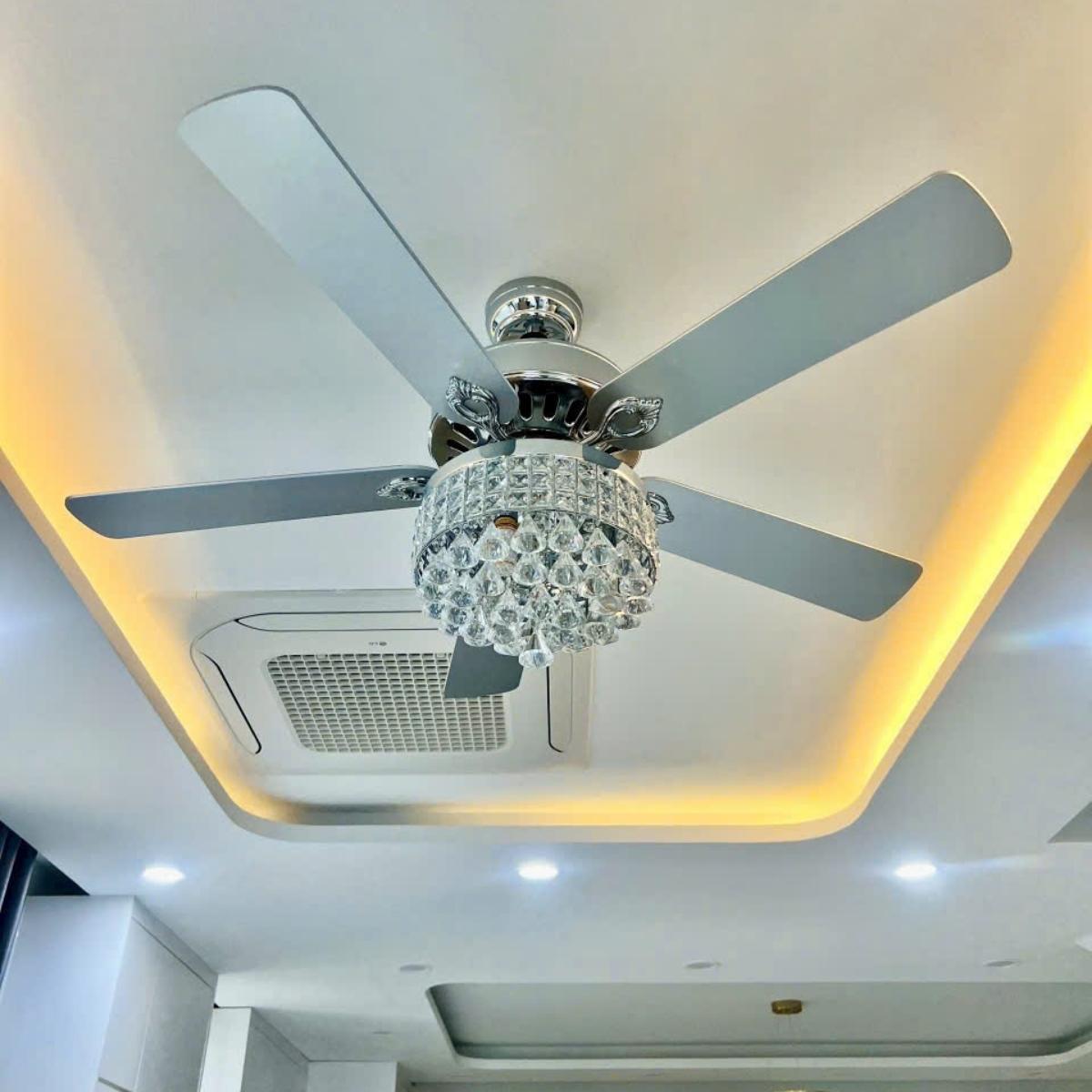 Kết hợp hoàn hảo với pha lê sang trọng